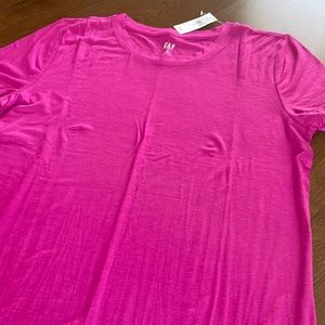 GAP Luxe Tee. Size Medium. Color fuchsia/dark pink-purple color. Brand new w/tag